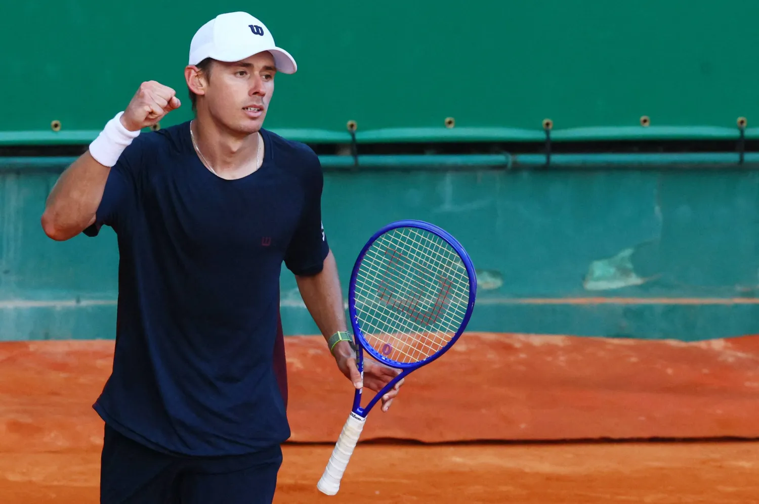 الأسترالي أليكس دي مينور يتقدم في «مونت كارلو» (رويترز)