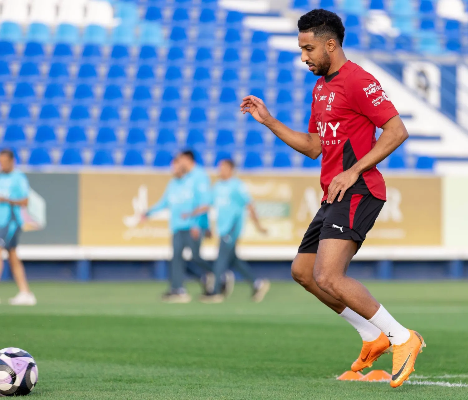 سالم الدوسري شارك في التدريبات الجماعية تمهيداً لعودته للمباريات عقب الإصابة (نادي الهلال)