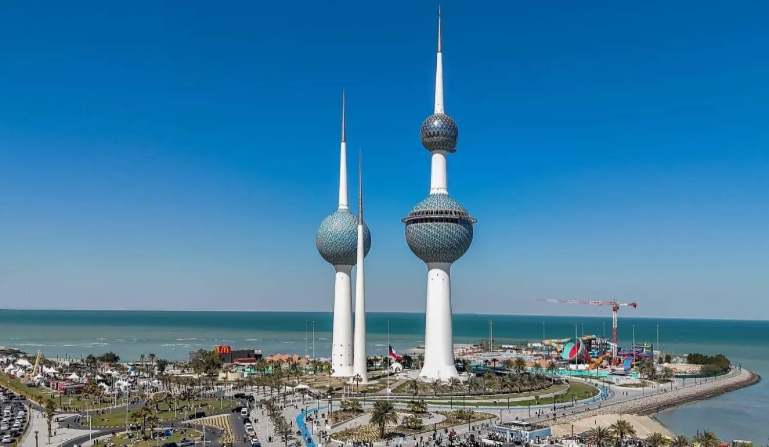 دعت وزارة الداخلية الكويتية المواطنين والمقيمين إلى ضرورة «البقاء في المنازل وتجنب الخروج إلا لحالات الضرورة القصوى» (كونا)