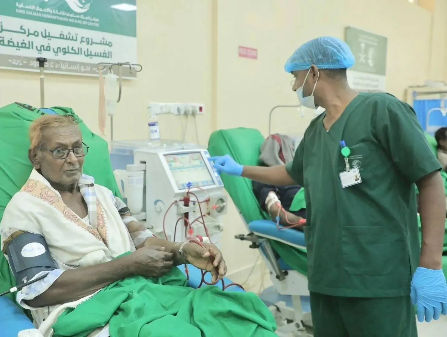 تقدم السعودية الرعاية الصحية للمحتاجين وللمتضررين بغض النظر عن جنسهم أو عرقهم أو لونهم (واس)