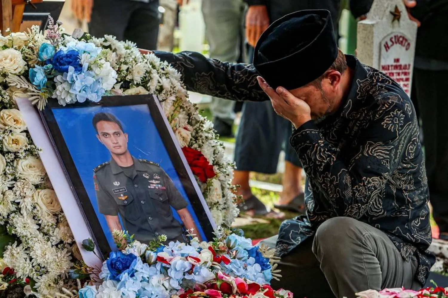  A relative reacts next to the grave of Zulmi Aditya Iskandar, a United Nations Interim Force in Lebanon (UNIFIL) peacekeeper killed in Lebanon, after the funeral ceremony at Cikutra Heroes Cemetery in Bandung, West Java province, Indonesia, April 5, 2026. (Reuters)