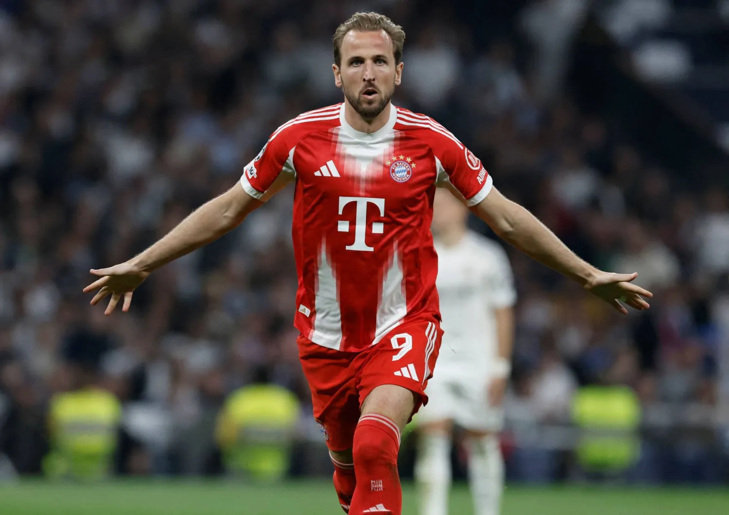 Bayern Munich's English forward #09 Harry Kane celebrates scoring his team's second goal during the UEFA Champions League quarter final first leg football match between Real Madrid CF and FC Bayern Munich at Santiago Bernabeu Stadium in Madrid on April 7, 2026. (Photo by Oscar DEL POZO / AFP)