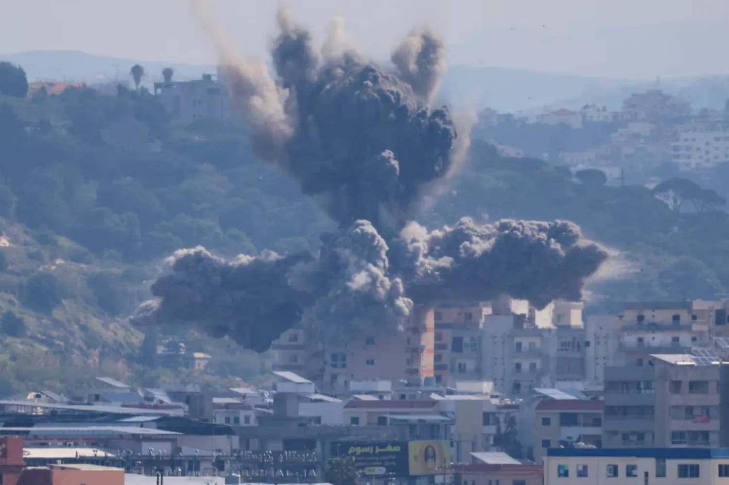 Smoke rises from an explosion in the Abbasiyeh neighbourhood following an Israeli strike, in Tyre, Lebanon, April 8, 2026. REUTERS/Adnan Abidi 