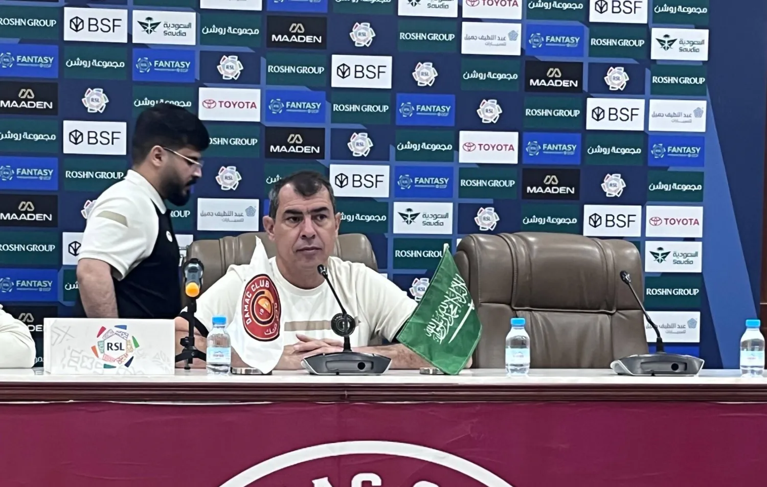 فابيو كاريلي خلال المؤتمر الصحافي (الشرق الأوسط)