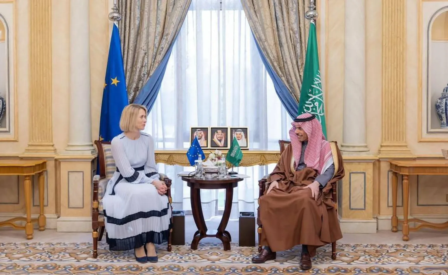 الأمير فيصل بن فرحان خلال استقباله كايا كالاس في الرياض (واس)