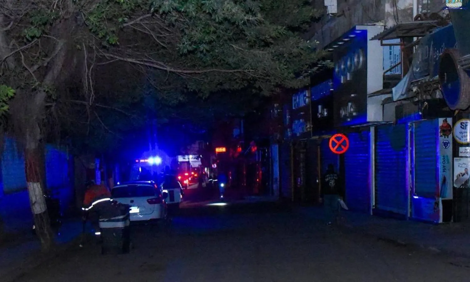ظلام دامس في أحد الشوارع المصرية بعد قرار تبكير إغلاق المحال لترشيد الطاقة (محافظة الإسكندرية)