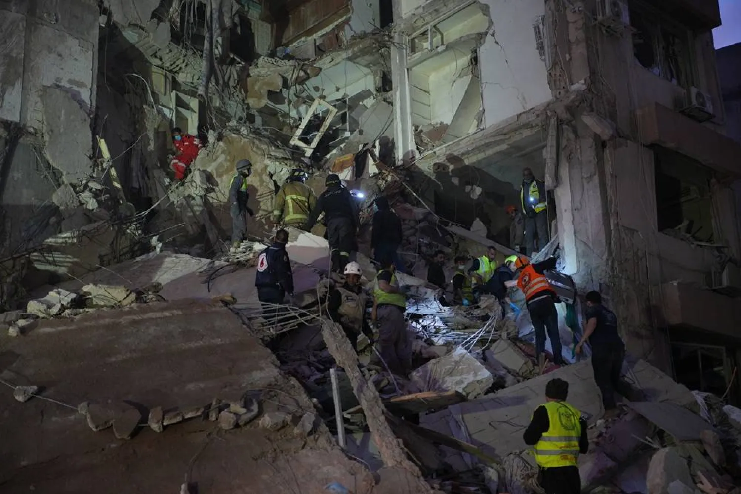  Rescuers search for victims in a destroyed building that was hit in an Israeli airstrike in central Beirut, Lebanon, Wednesday, April 8, 2026. (AP) 