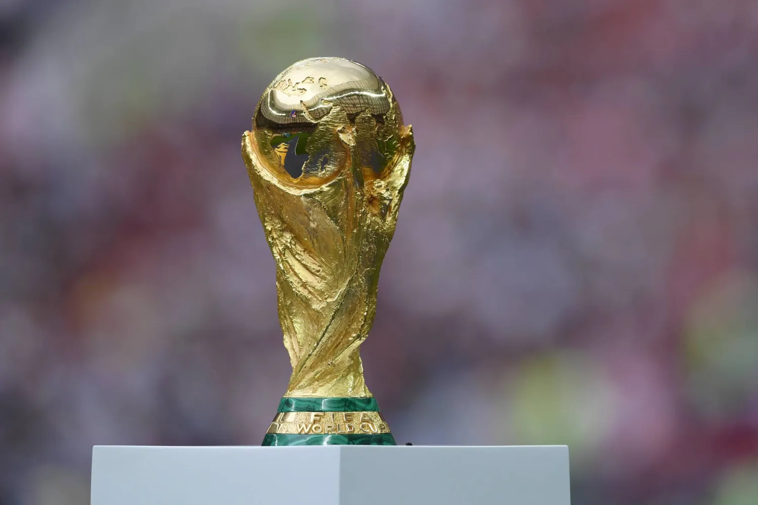 جماهير كرة القدم محبطة من تكاليف الحضور لمباريات المونديال (الشرق الأوسط)