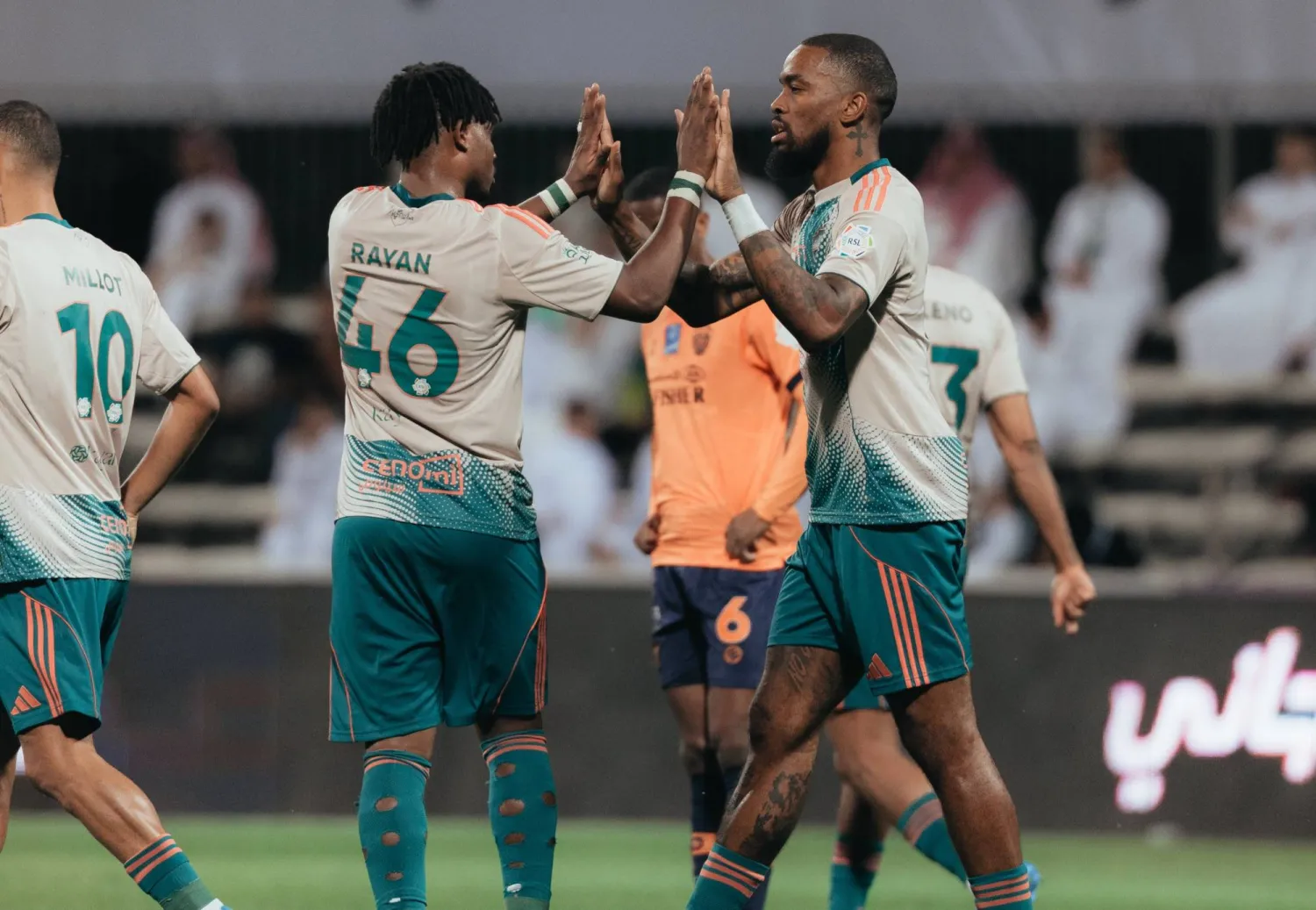 توني محتفلاً بهدفه في الفيحاء (موقع النادي الأهلي)