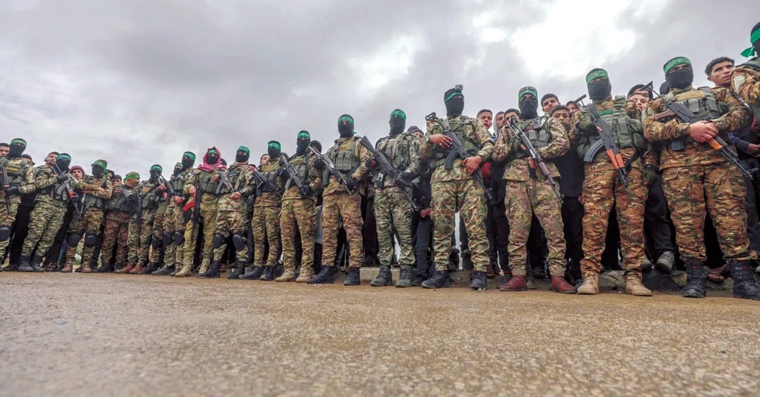 Gazze'nin orta kesimlerindeki Nuseyrat Mülteci Kampı'nda, Hamas’ın askeri kanadı İzzeddin el-Kassam Tugayları üyeleri (Arşiv-EPA)