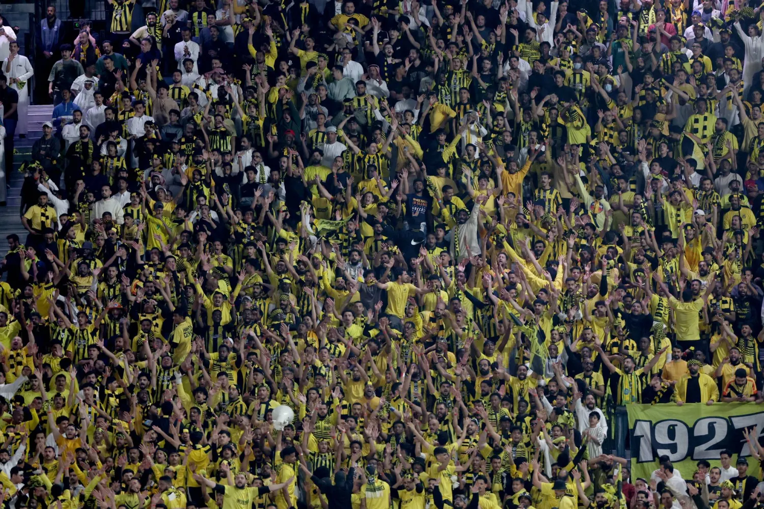 جماهير الاتحاد ستطلق حملة لدعم الفريق قبل المهمة الآسيوية (تصوير: مشعل القدير)