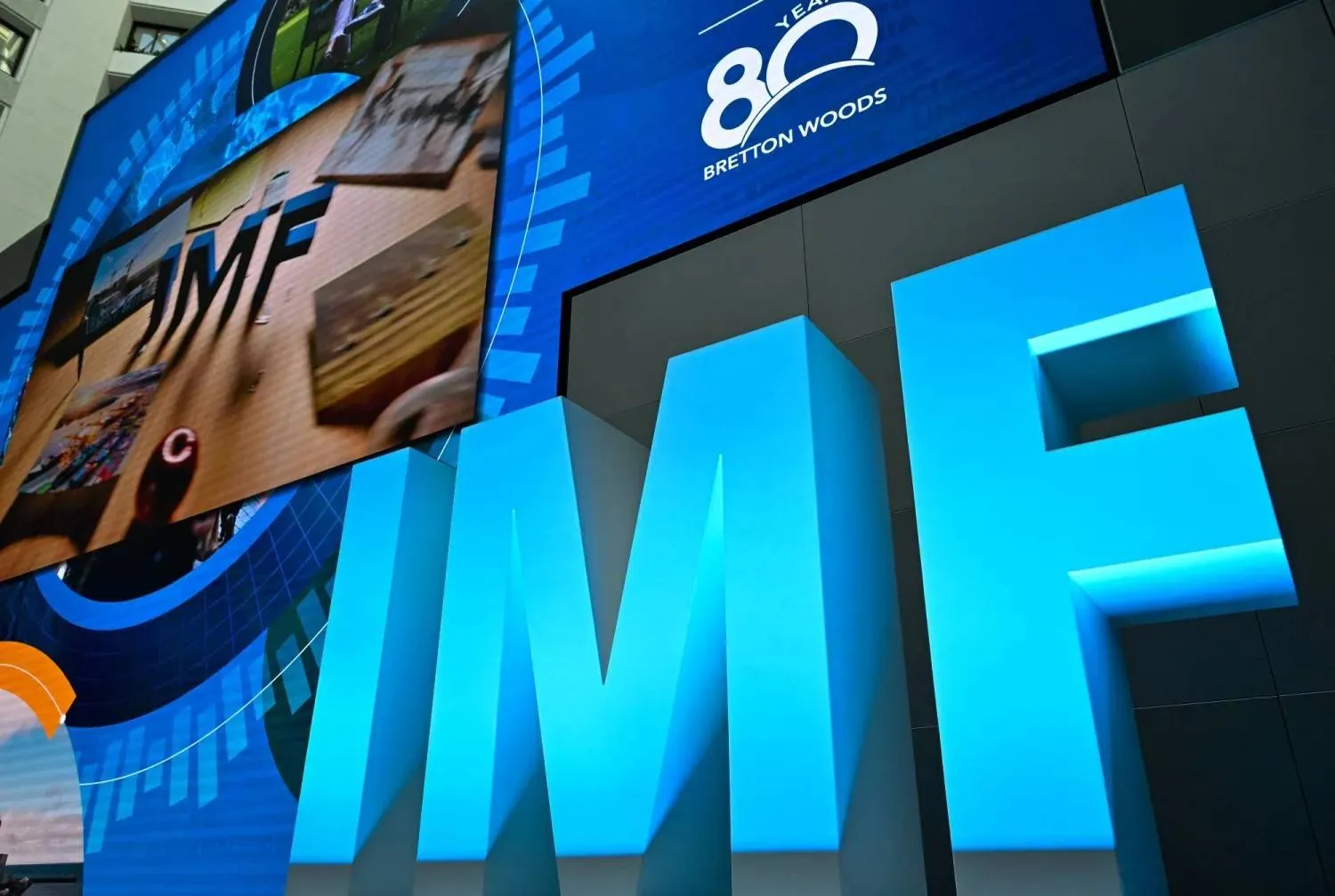 The letters IMF (for International Monetary Fund) stand next to a stage for events in the conference building of the International Monetary Fund (IMF). Soeren Stache/dpa 