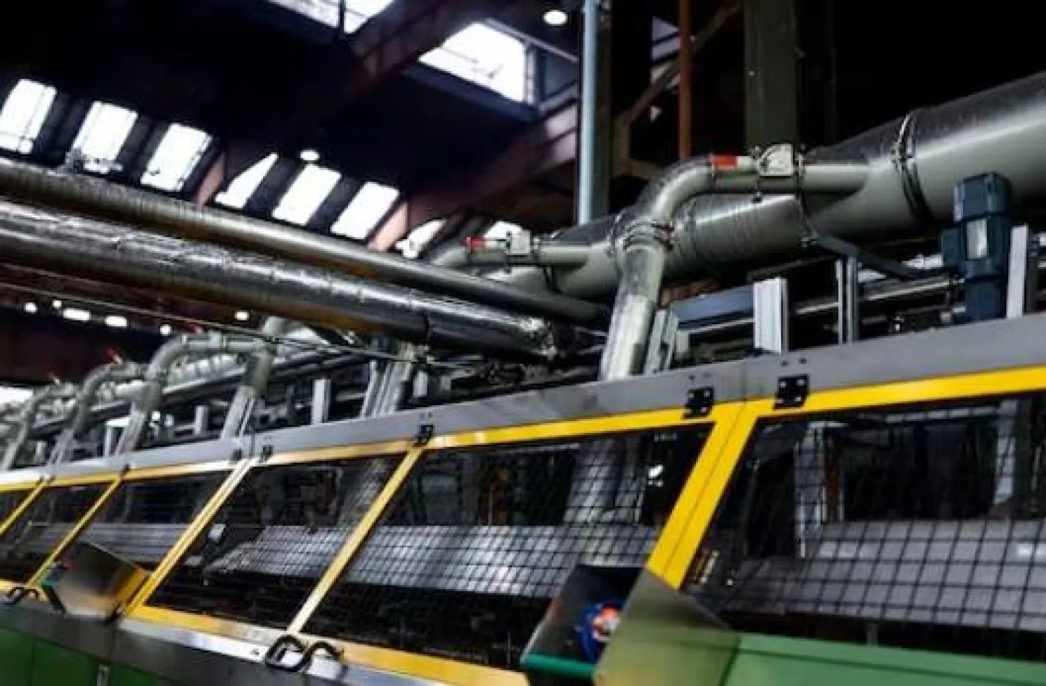 خطوط الإنتاج الحديثة في مصنع الصلب في غورغسماريينهوتّه (رويترز)