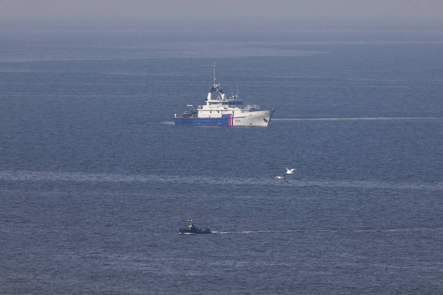 A vessel from the Maritime Affairs Department is sailing off France's Pas-de-Calais northern coastal city of Equihen-Plage after an attempt to cross the English Channel illegally turned tragic with several migrants found in cardiac arrest, on April 9, 2026. (Photo by Sameer AL-DOUMY / AFP)