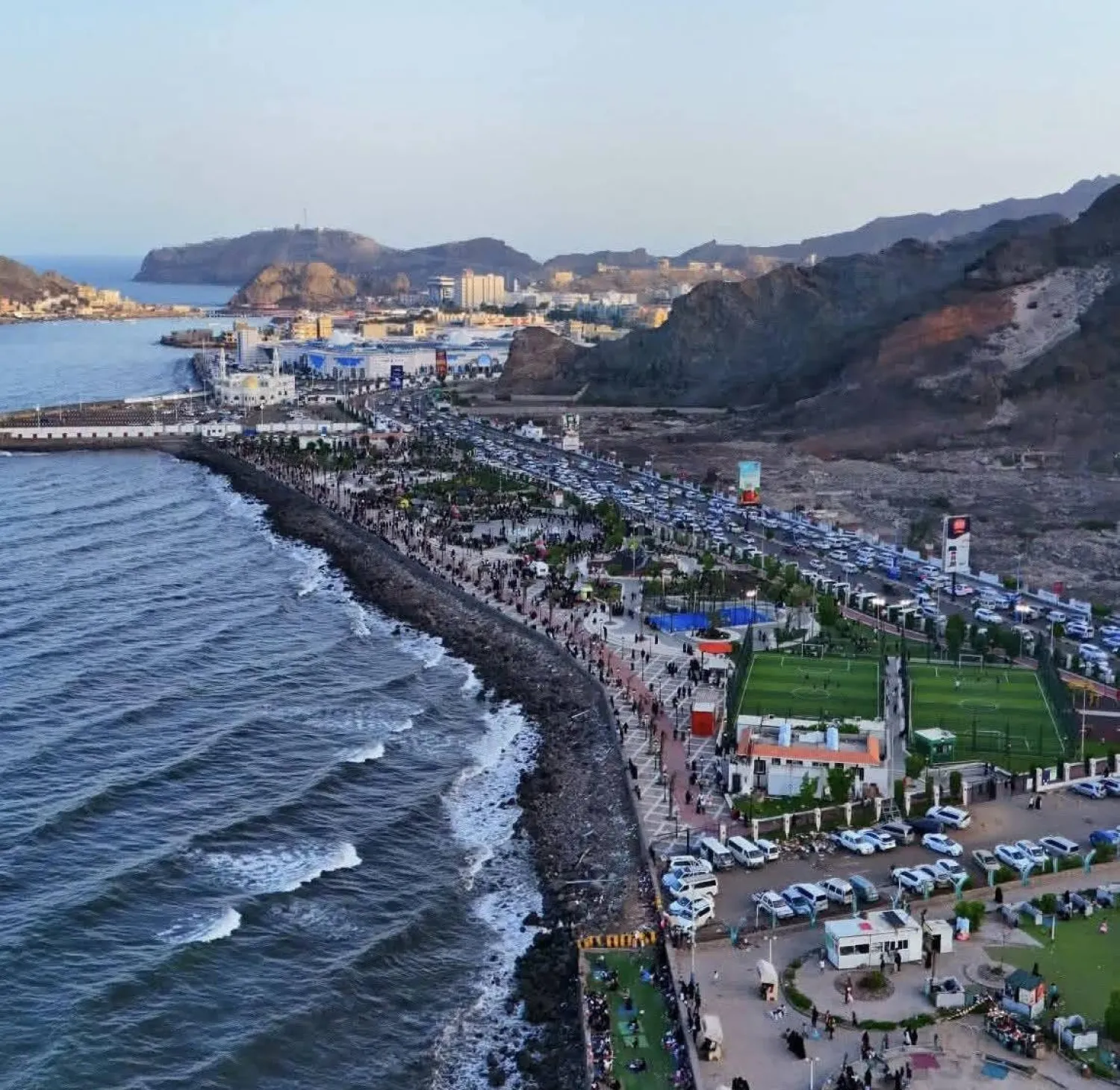 عدن استقبلت أكثر من مليون زائر خلال إجازة عيد الفطر (إعلام محلي)