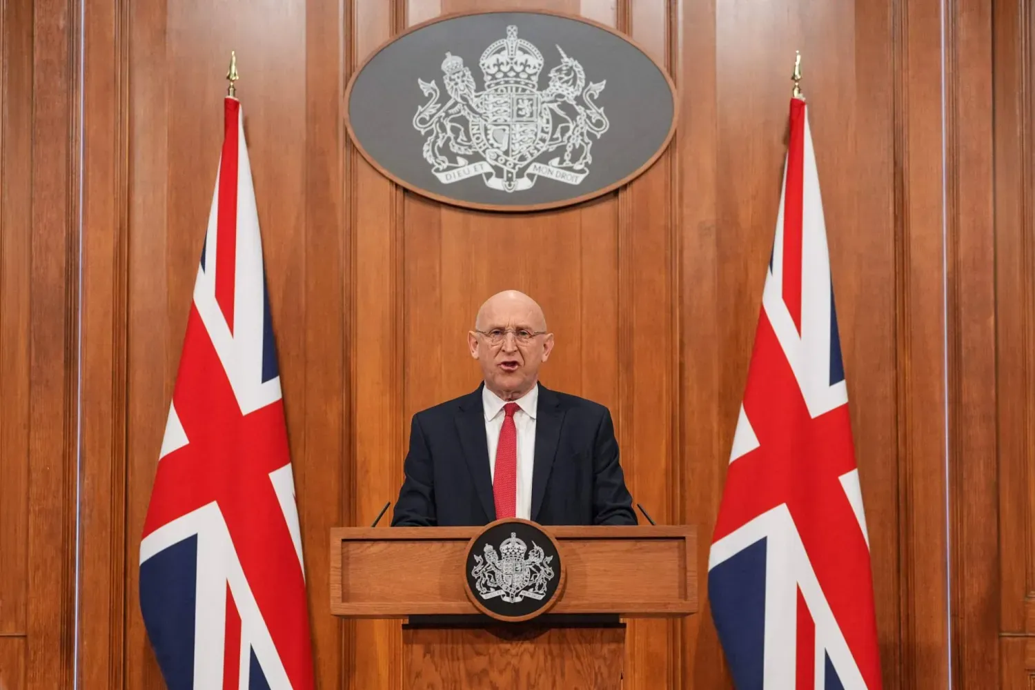 Birleşik Krallık Savunma Bakanı John Healey, 9 Nisan 2026 tarihinde Londra’nın merkezindeki Downing Street’te bulunan Başbakanlık Ofisi’nde son askeri faaliyetleri hakkında bir açıklama yaptı. (AFP)