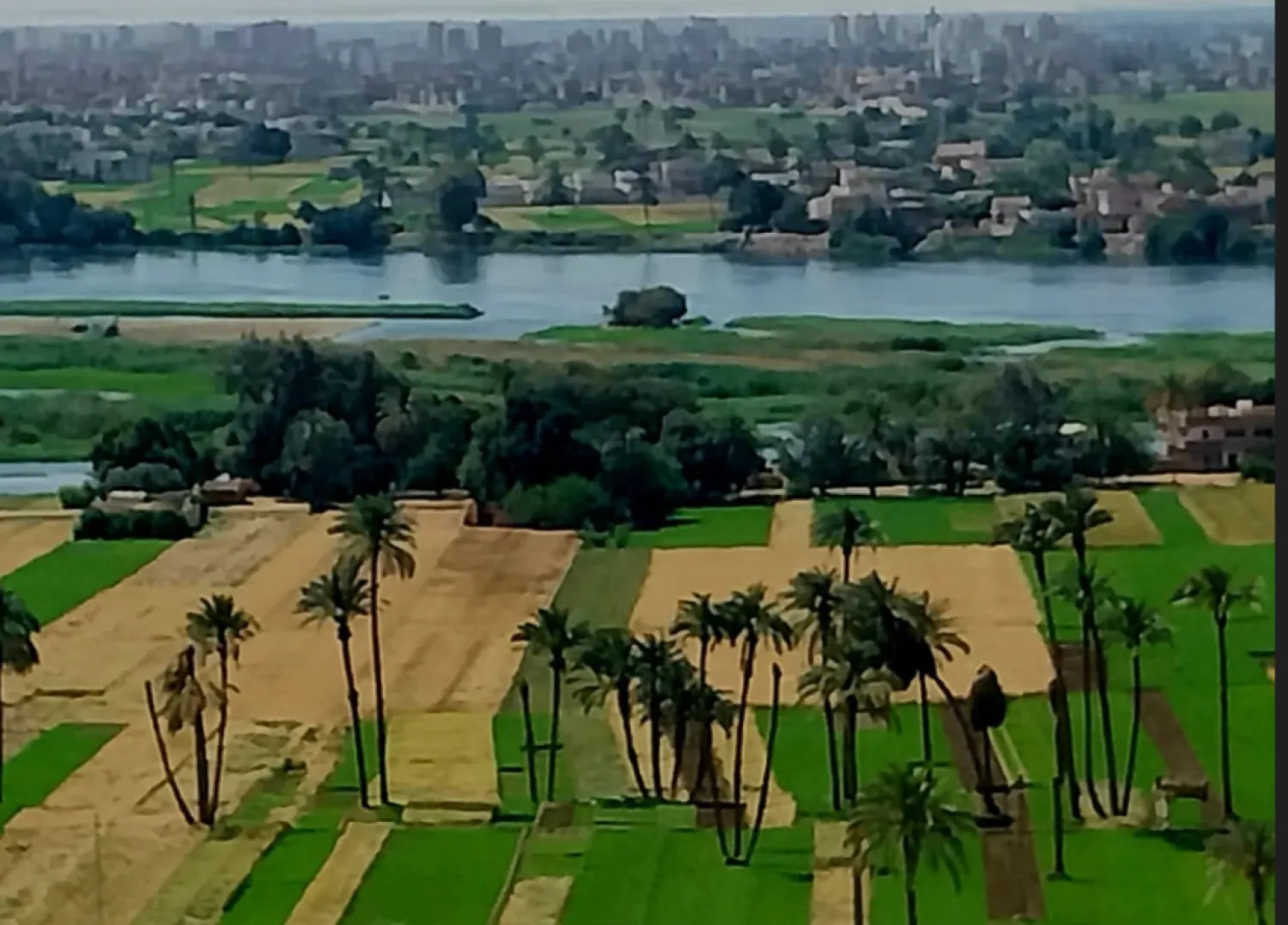 مشاهد طبيعية خلابة رسمها الفنانون في جبل الطير (قوميسير الملتقى)