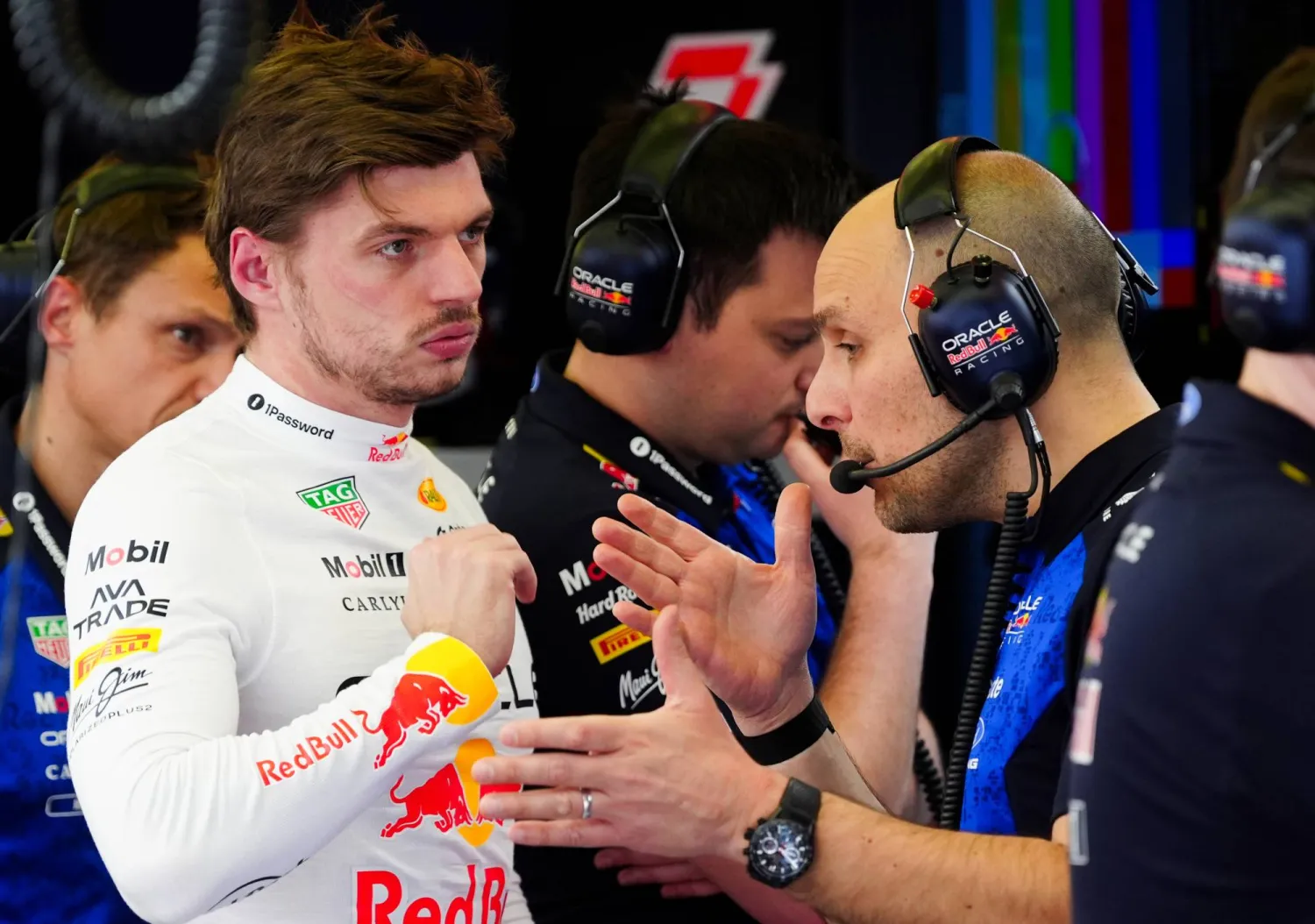 FILED - 19 February 2026, Bahrain, Sakhir: Formula One driver Max Verstappen talks with his race engineer Gianpiero Lambiase during the second Formula 1 pre-season test at the Bahrain International Circuit. Photo: Bradley Collyer/PA Wire/dpa