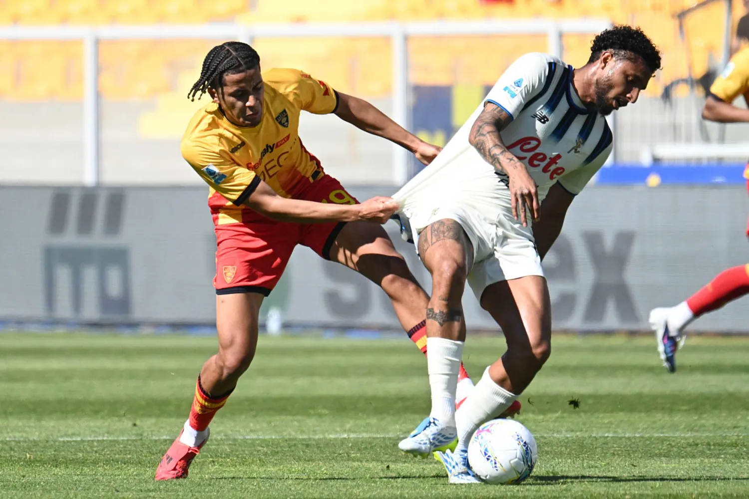 إيدرسون خلال إحدى مباريات أتالانتا في الدوري الإيطالي (د.ب.أ)