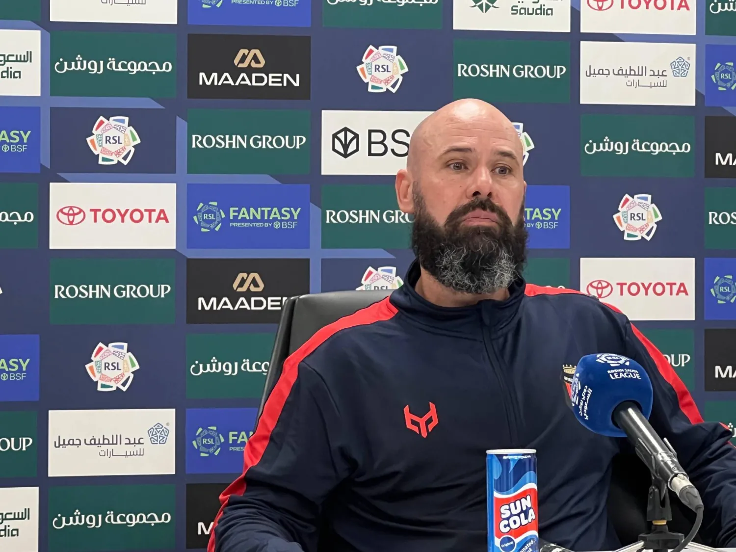 ماوريسيو دولاك مدرب فريق الرياض (الشرق الأوسط)