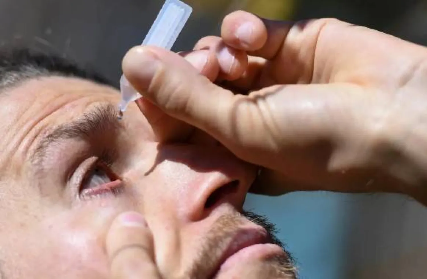 قطرات العين مصممة خصيصاً للتصدي للضعف التدريجي في البصر (أ.ب)