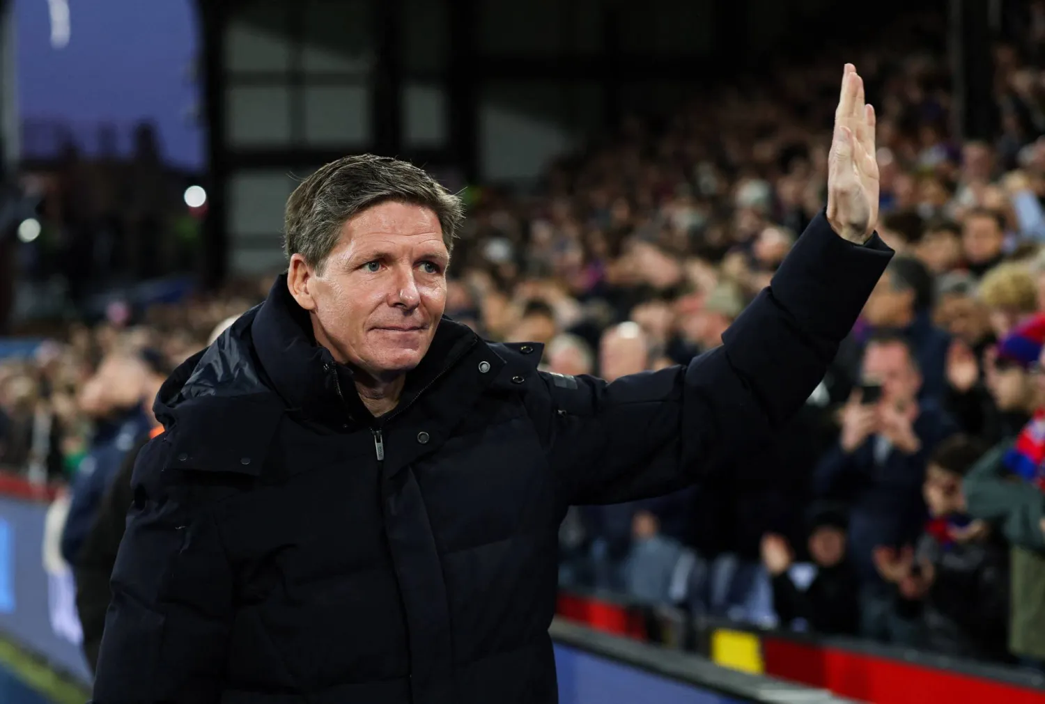 أوليفر غلاسنر المدير الفني لفريق كريستال بالاس الإنجليزي (رويترز)