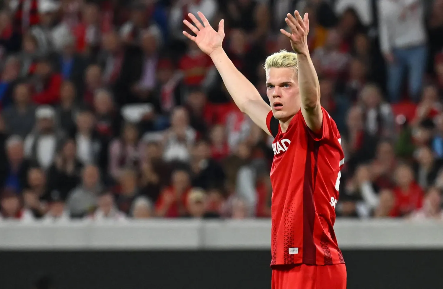 ماتياس جينتر مدافع فرايبورغ المتألق (أ.ف.ب)