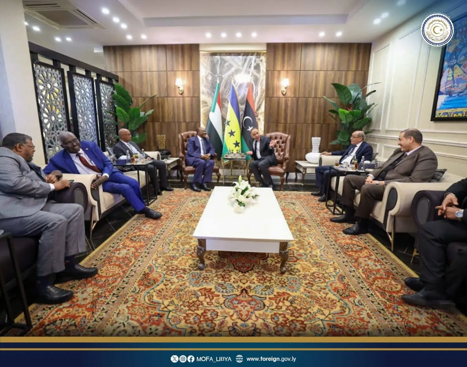 جانب من استقبال محيي الدين سالم وزير الخارجية السوداني في طرابلس الجمعة (خارجية «الوحدة»)