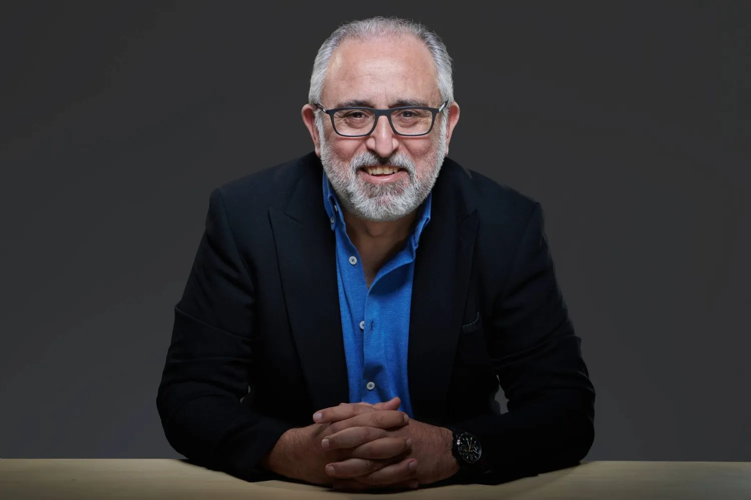 برأي تامر أن تعامله مع السينما يختلف جذرياً عن التلفزيون (حسابه على «فيسبوك»)