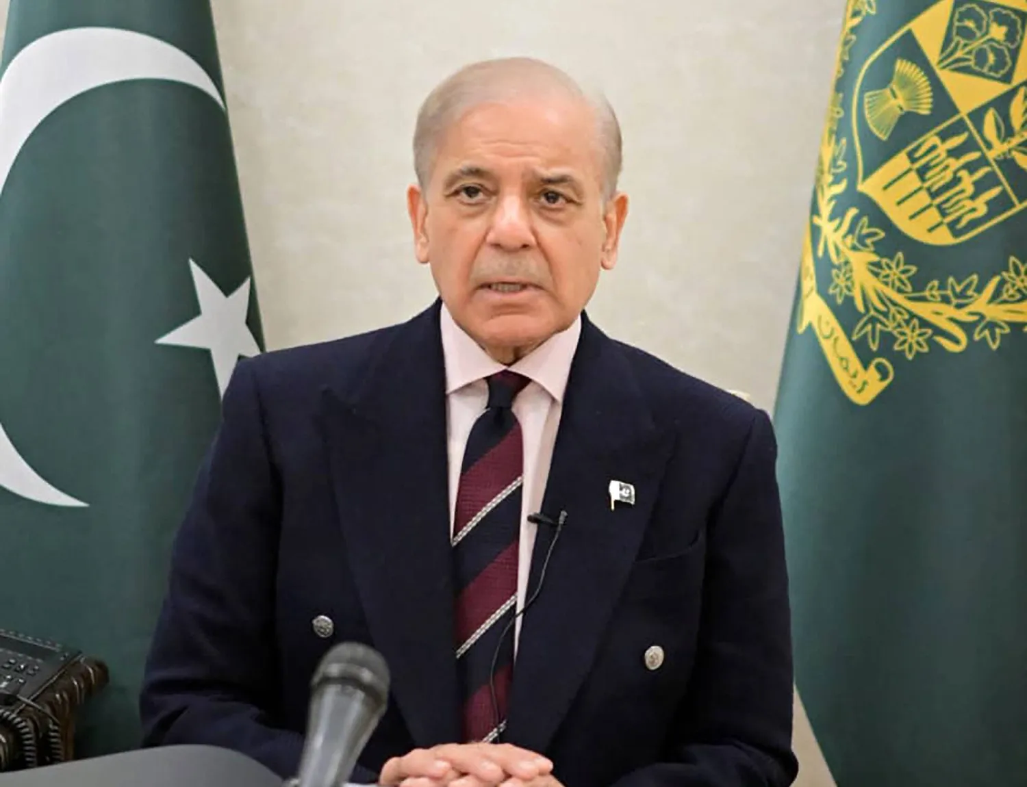 رئيس الوزراء الباكستاني شهباز شريف خلال خطابه للأمة (أ.ف.ب)