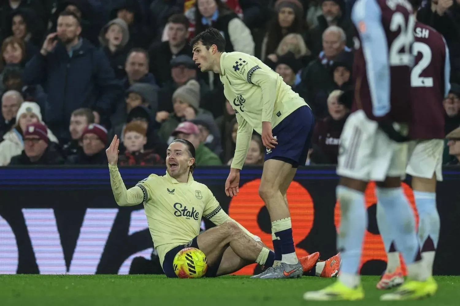 غريليتش تعرض لكسر أنهى موسمه مع إيفرتون (أ.ف.ب)