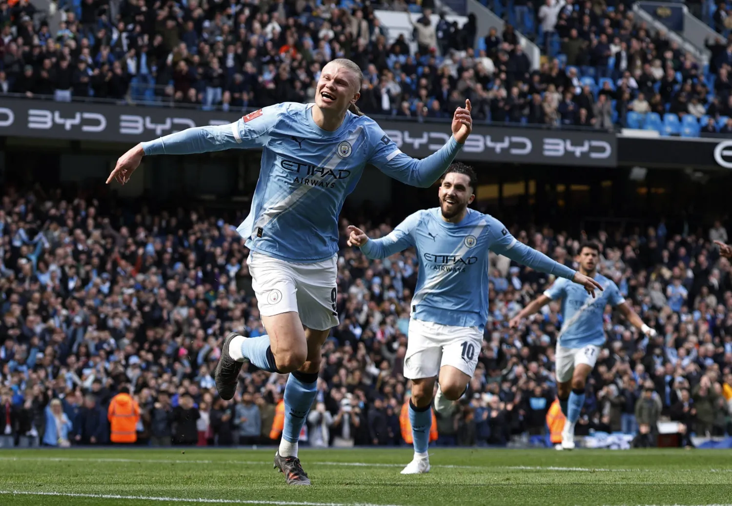 مانشستر سيتي يتطلع لمواصلة عروضه ونتائجه الرائعة الأخيرة (رويترز)