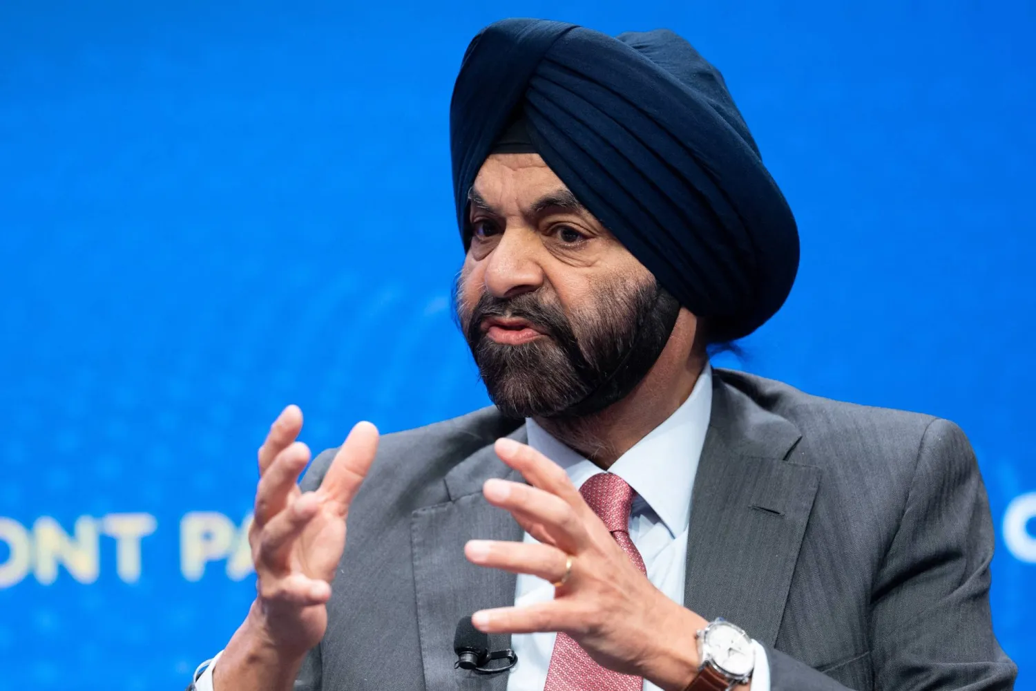 بانغا يلقي كلمة في منتدى عُقد بمبنى المجلس الأطلسي بواشنطن في 7 أبريل (رويترز)