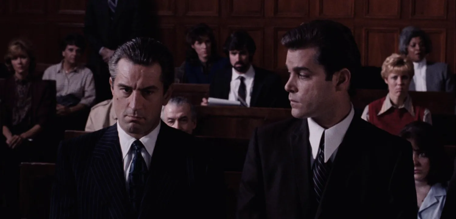 روبرت دي نيرو في مشهد من الفيلم مع  راي ليوتا (imdb)