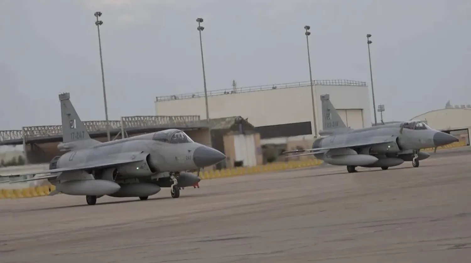 JF-17 uçağı, Şubat 2024'te Suudi Arabistan'daki Kral Abdulaziz Hava Üssü'nde düzenlenen ortak eğitim tatbikatları sırasında (Pakistan Hava Kuvvetleri)