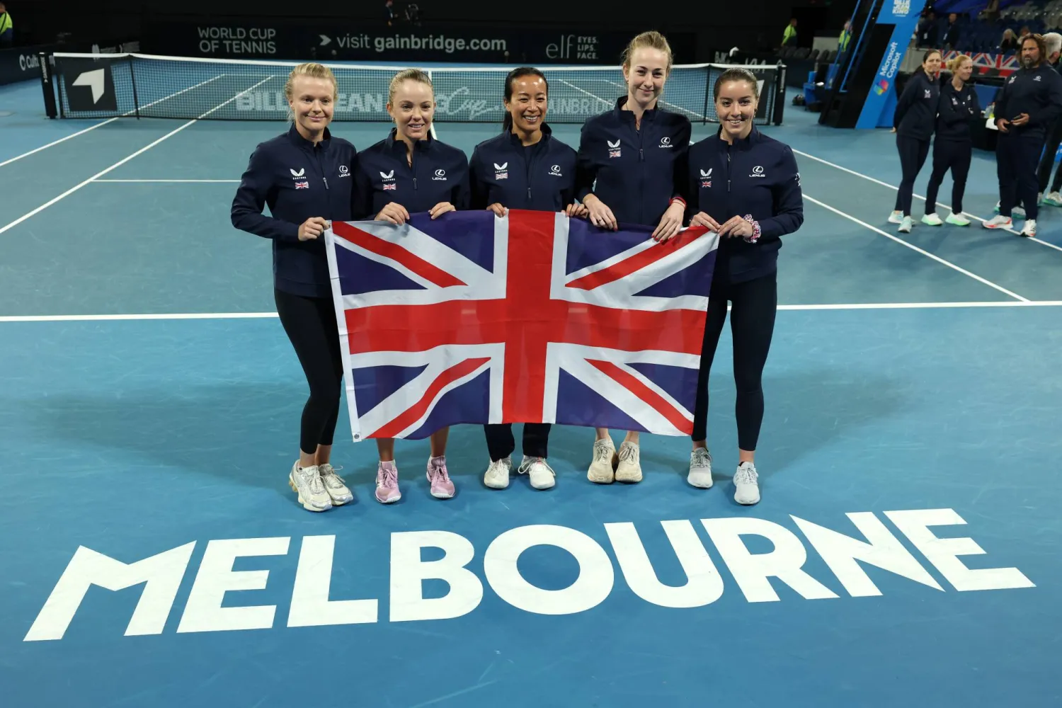 فريق سيدات بريطانيا المنتصر في كأس بيلي جين كينغ (إ.ب.أ)