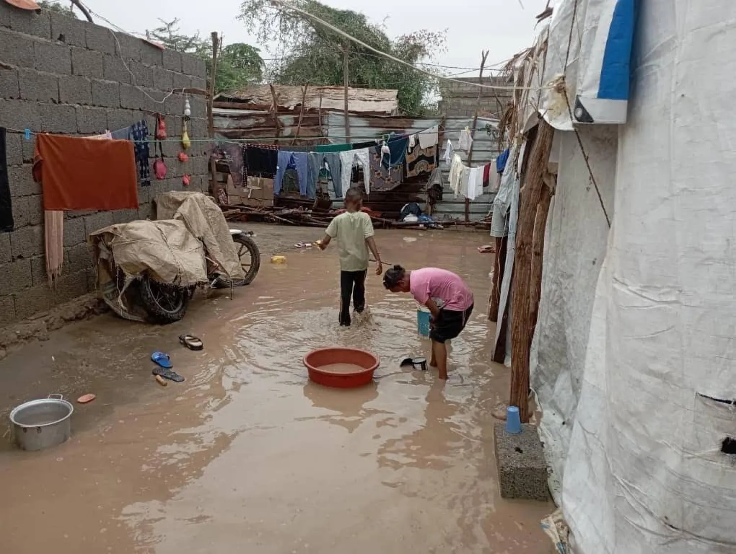 السيول في اليمن غمرت مساكن النازحين ودمرت المخزون الغذائي (الأمم المتحدة)