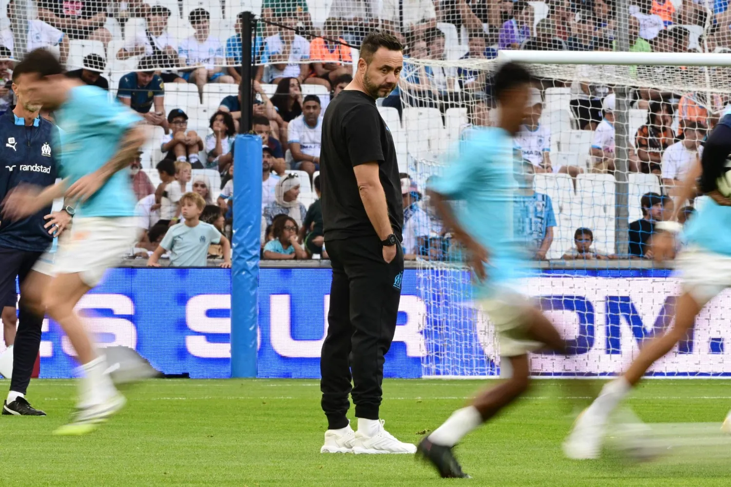 روبرتو دي زيربي مدرب توتنهام هوتسبير (أ.ف.ب)