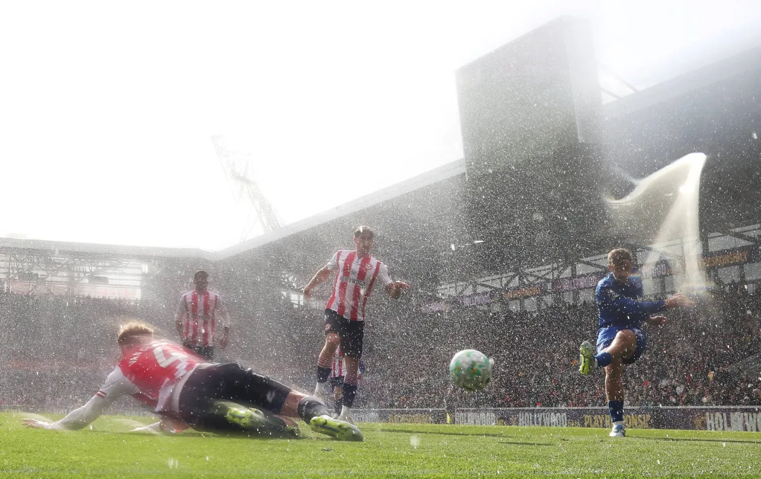 التعادل حسم مباراة برينتفورد وإيفرتون (رويترز)