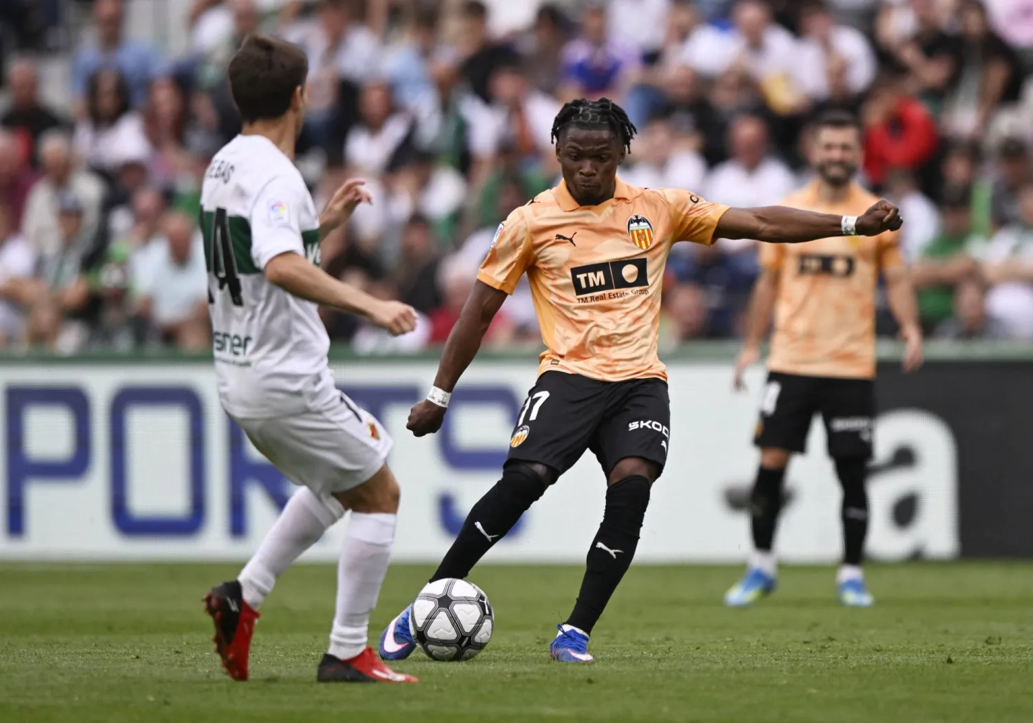 إلتشي هزم ضيفه فالنسيا (رويترز)