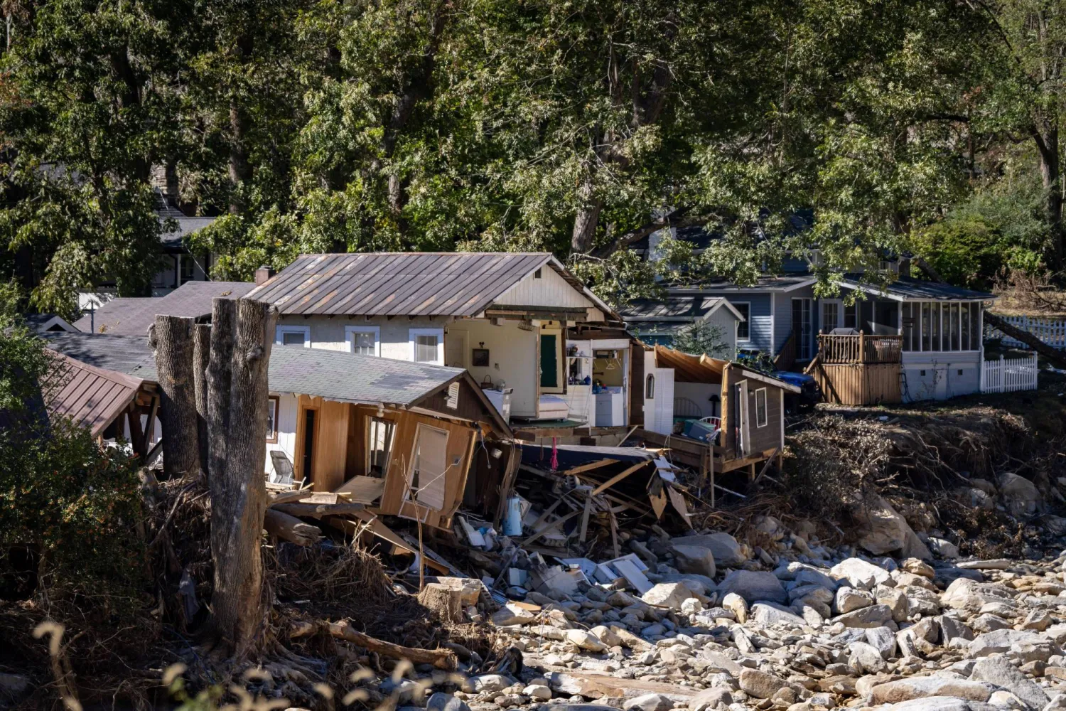 منازل متضررة جراء الطقس السيئ في ولاية كارولاينا الشمالية (الوكالة الفيدرالية لإدارة الطوارئ)