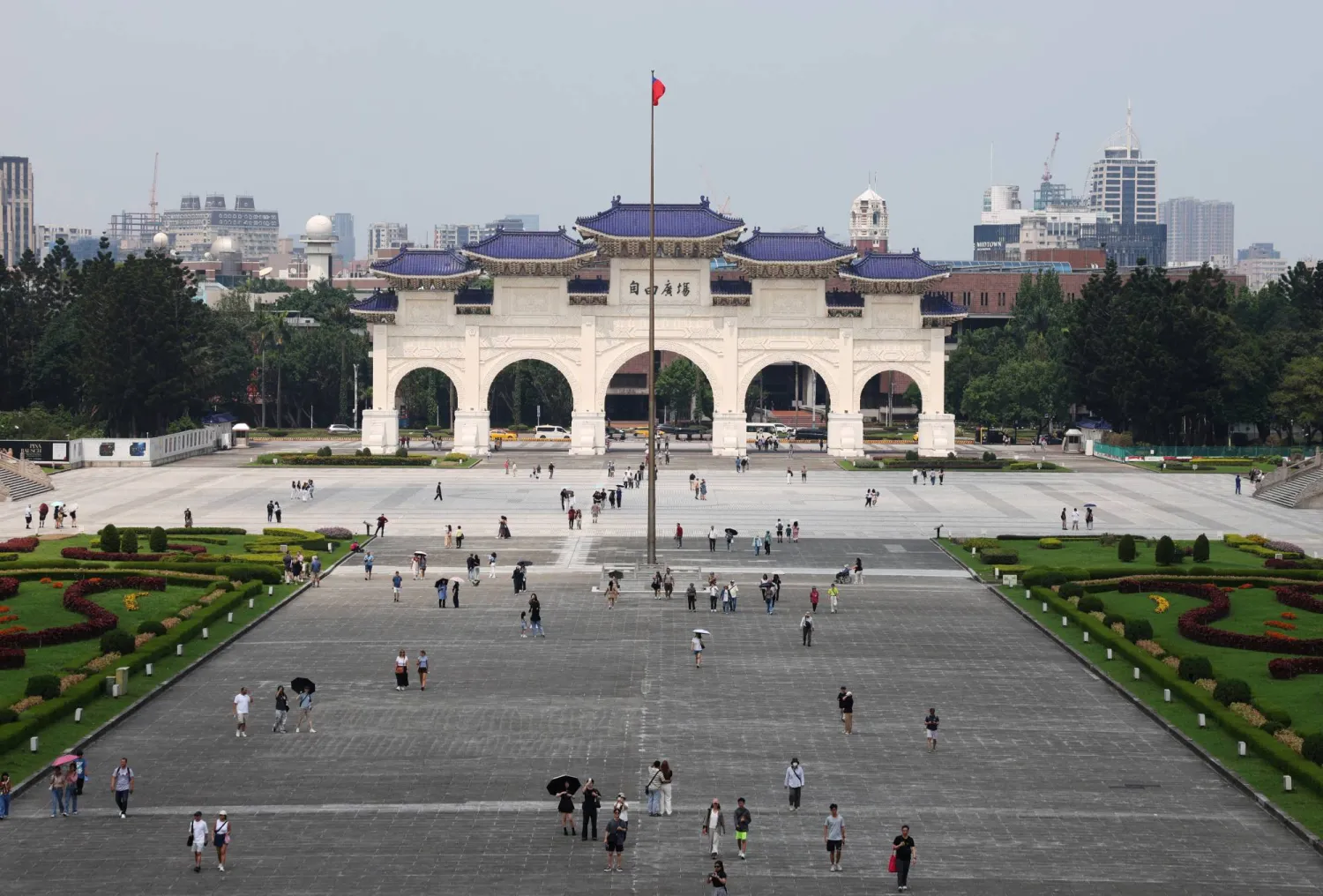 People visit the Chiang Kai-shek Memorial Hall in Taipei, Taiwan April 12, 2026. REUTERS/Edgar Su