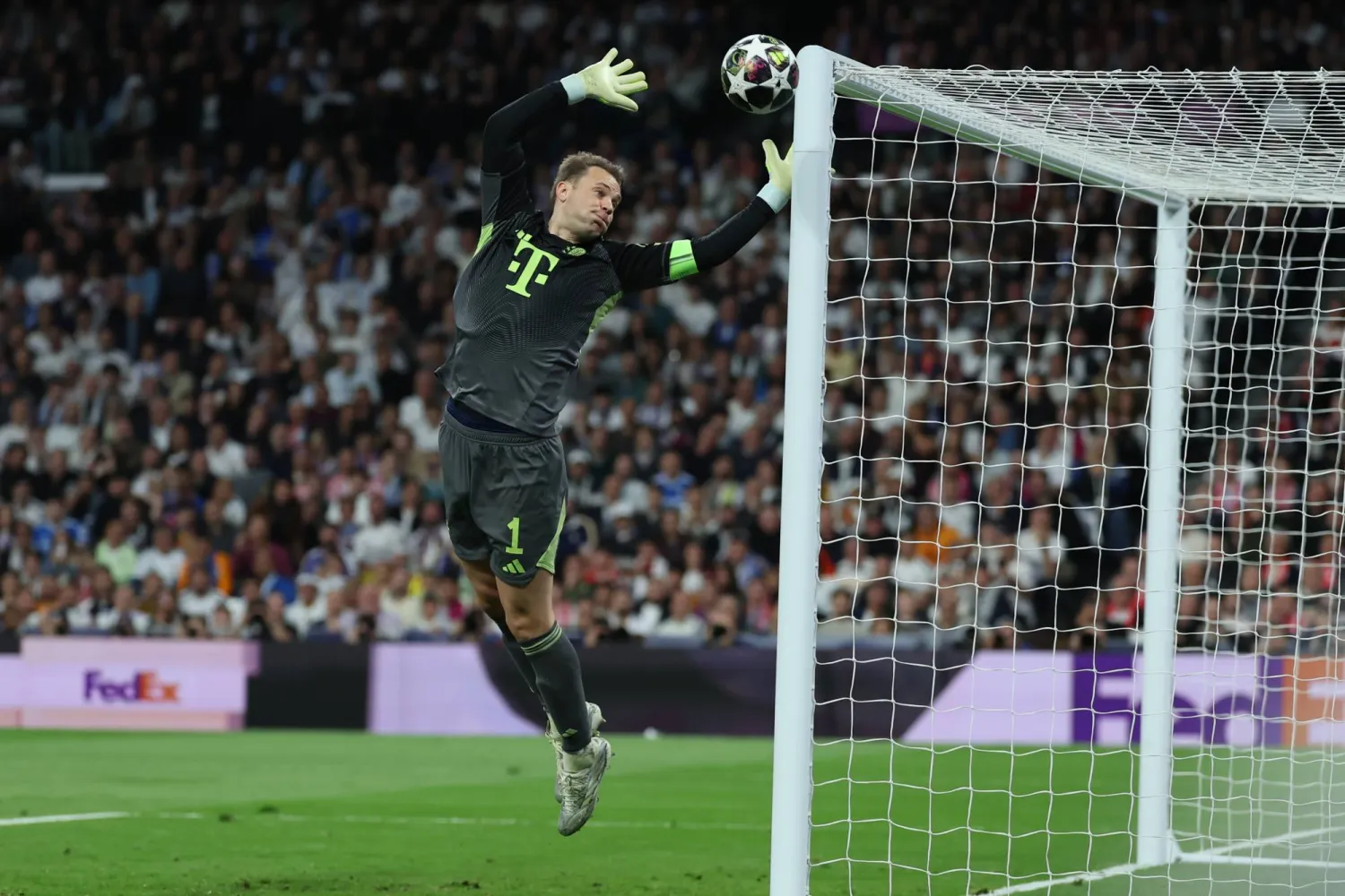 مانويل نوير (إ.ب.أ)