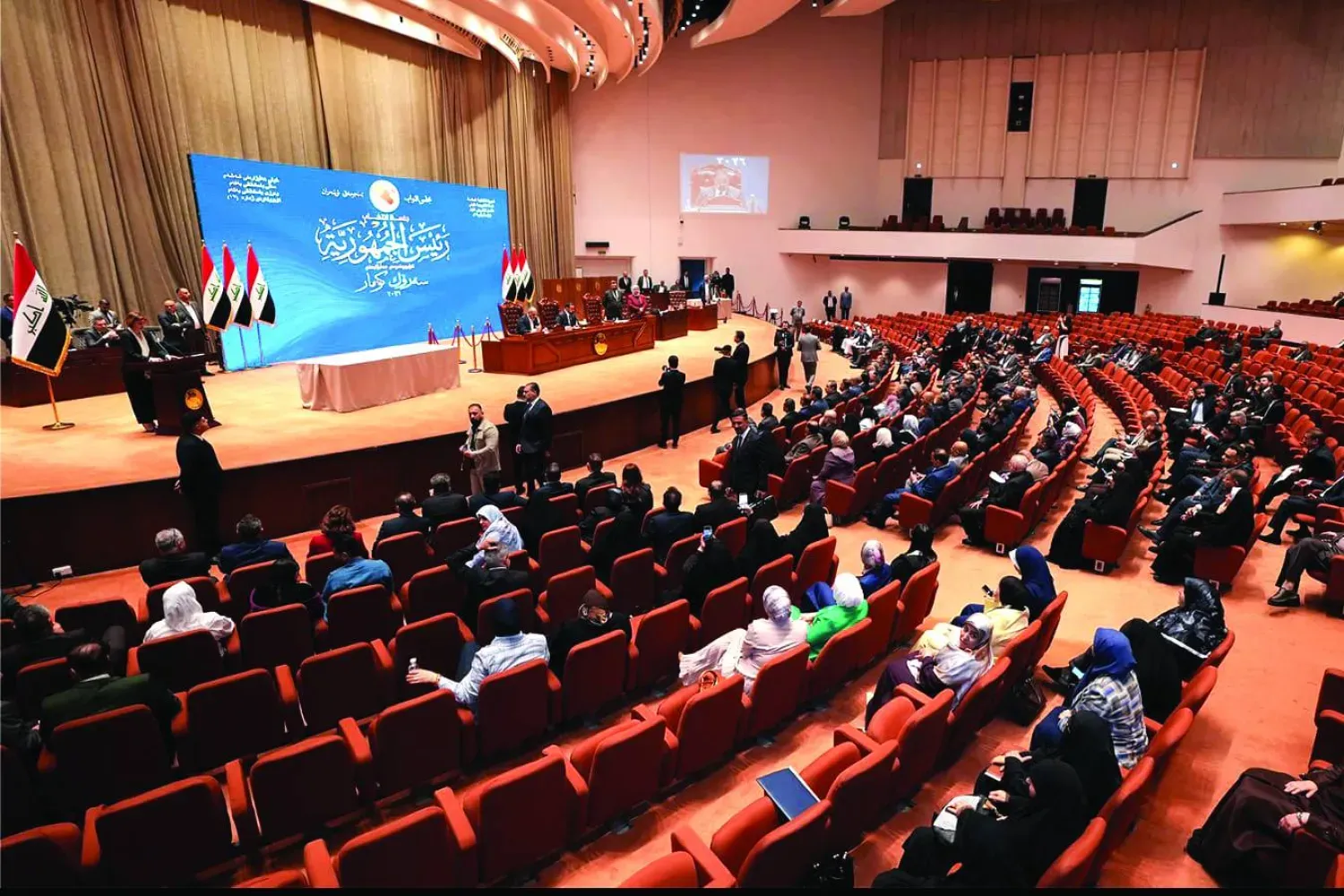 Irak parlamentosunun cumhurbaşkanı seçimi oturumundan (AFP)