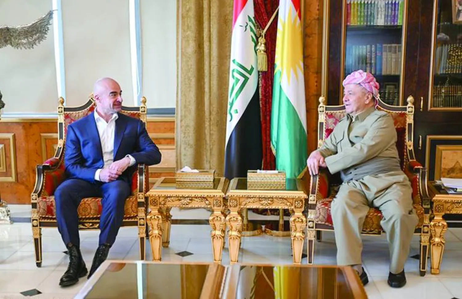 رئيس «الديمقراطي الكردستاني» مسعود بارزاني مستقبِلاً رئيس «الاتحاد الوطني» بافل طالباني (أرشيفية- روداو)