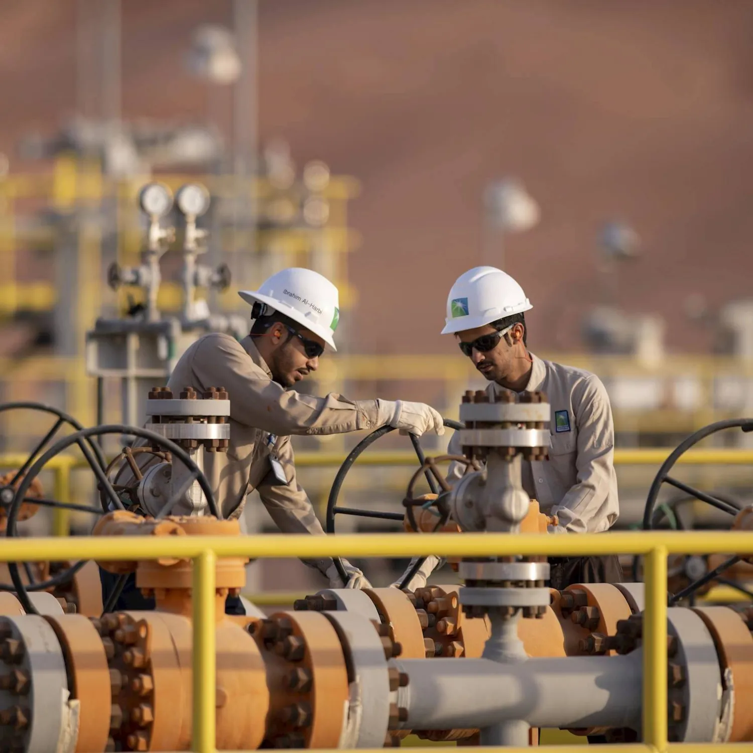 Two Aramco employees at one of the company's facilities (Aramco)