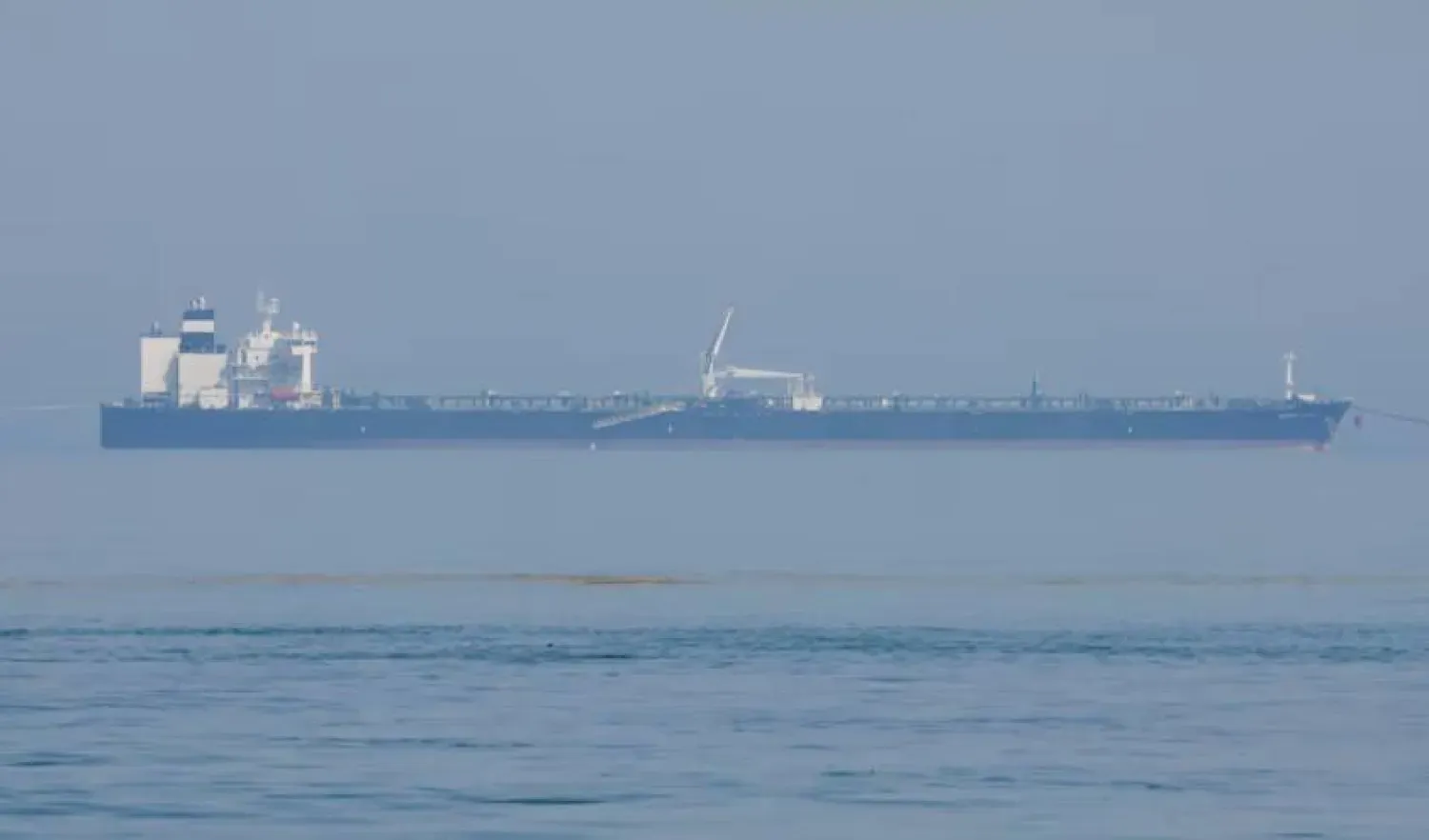 Umman Denizi'nde seyreden bir petrol tankeri (Arşiv - Reuters)