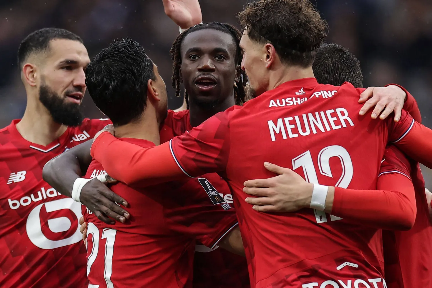 فرحة لاعبي ليل بالفوز على تولوز بملعبه (أ.ف.ب)