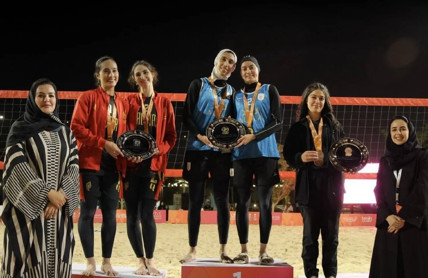 فريق العلا لحظة تتويجه باللقب (الشرق الأوسط)