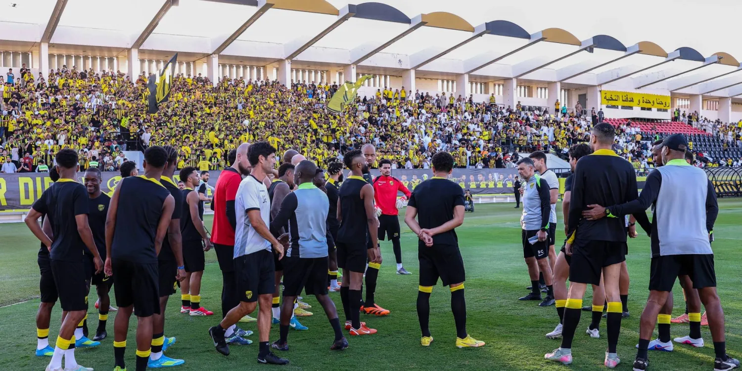 جماهير الاتحاد ساندت فريقها خلال التدريبات قبل البطولة الآسيوية (نادي الاتحاد)